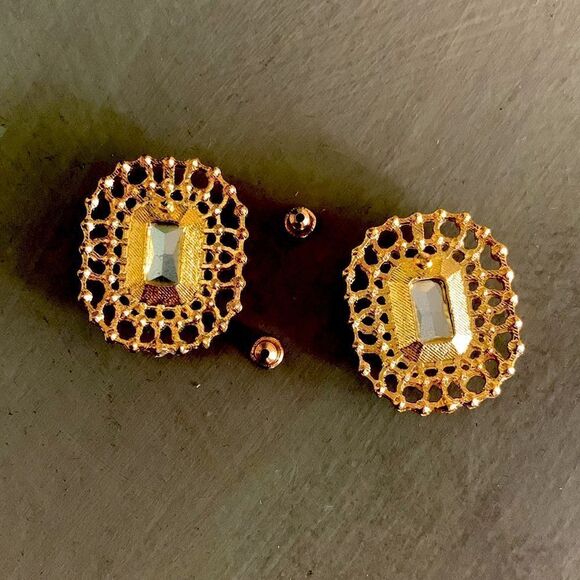 Vintage Gorgeous Faceted Blood Red Glass cabochon Crystals Earrings, Unmarked - Picture 4 of 4